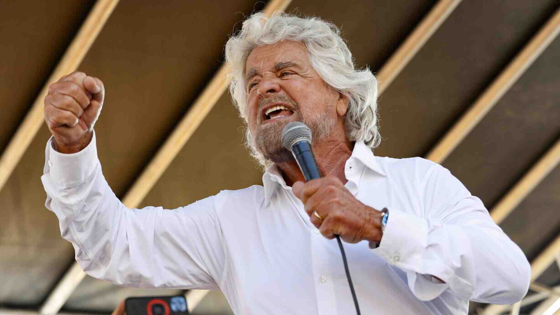 Immagine di Brindo al M5s, che in 15 anni non è riuscito a partorire una faccia che non sia un costante invito agli schiaffi