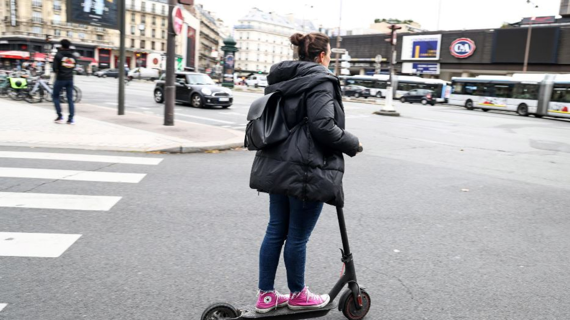 Immagine di Caos due ruote a Parigi. Il prefetto: servono regole