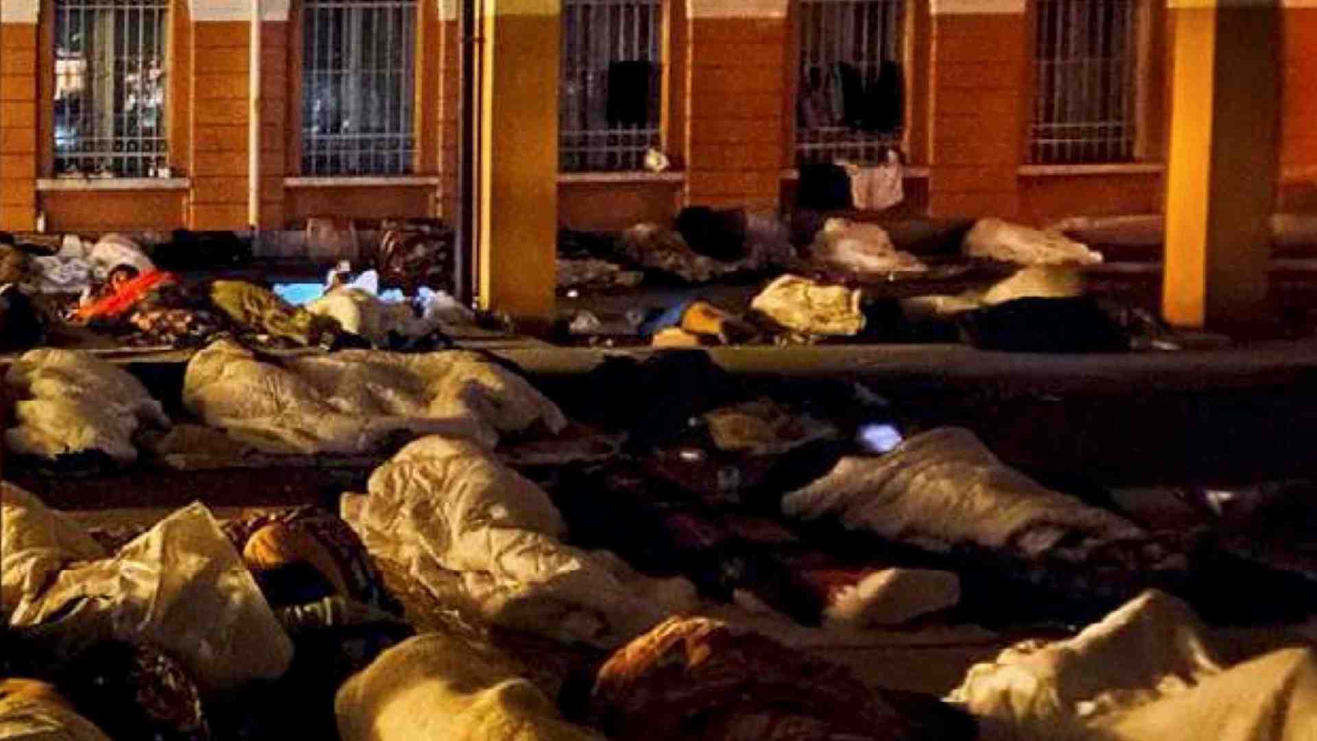 Immagine di Per i migranti c'è solo la strada