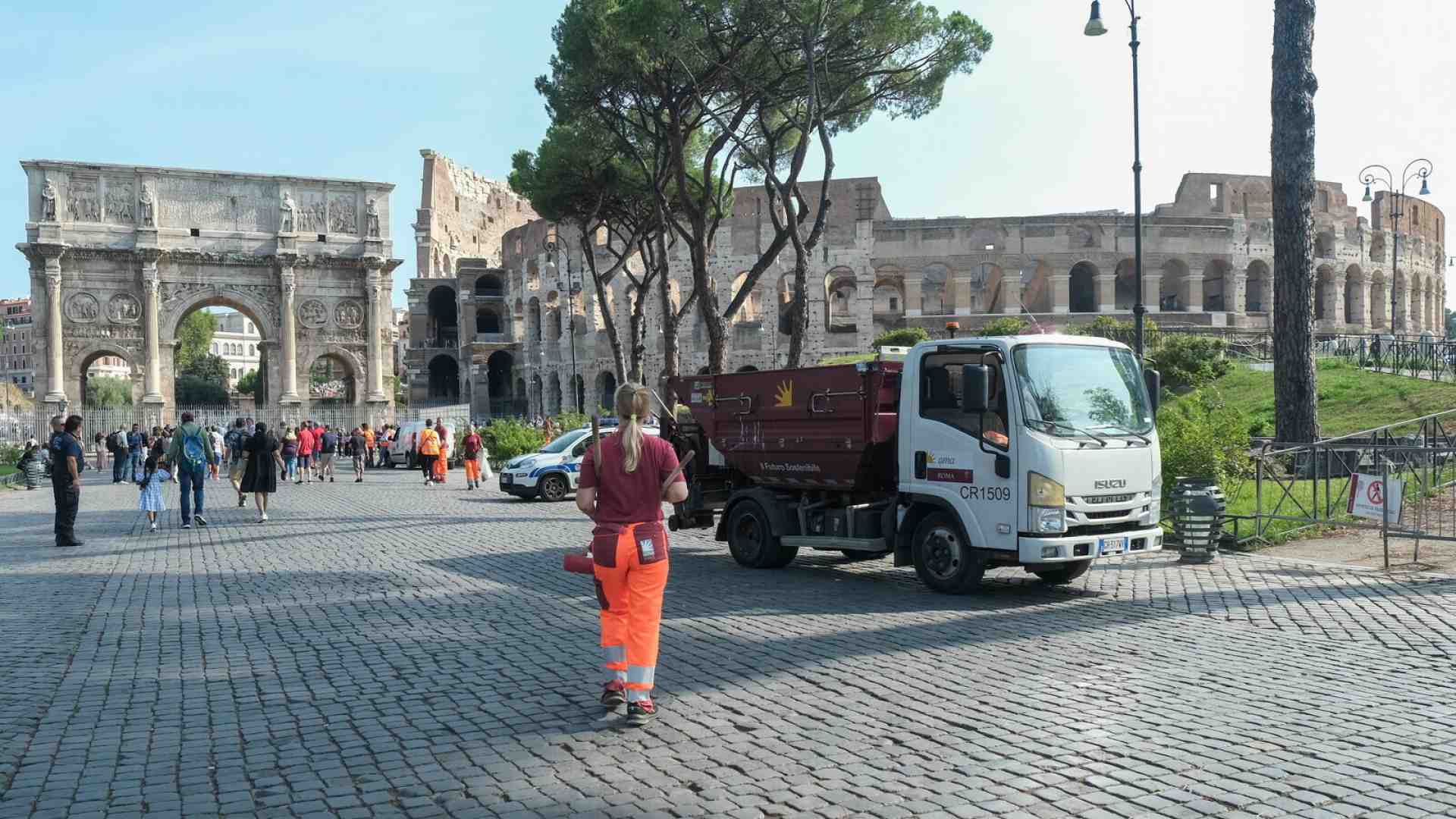 Immagine di “Fantasmi a Roma”, il grandissimo memoir di Eric Salerno