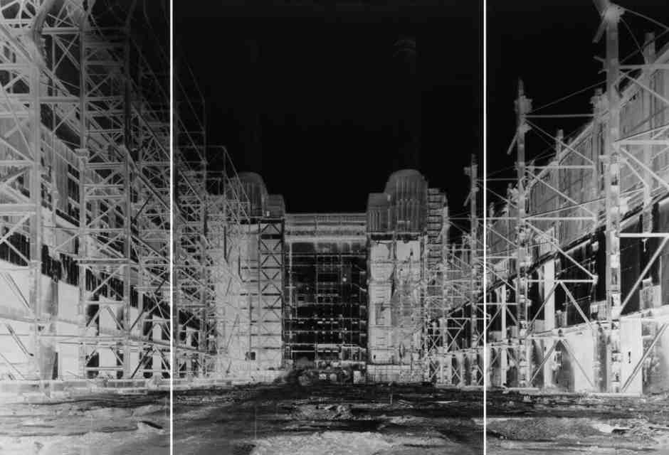 Vera Lutter, Battersea Power Station, II, July 3, 2004 ( &copy; Vera Lutter, Courtesy of the artist, New York via pagina Facebook MAST.Bologna)&nbsp;<br />