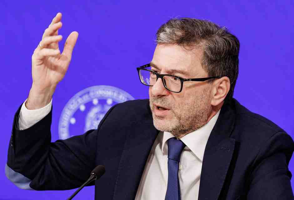Il ministro Giancarlo Giorgetti (foto LaPresse)