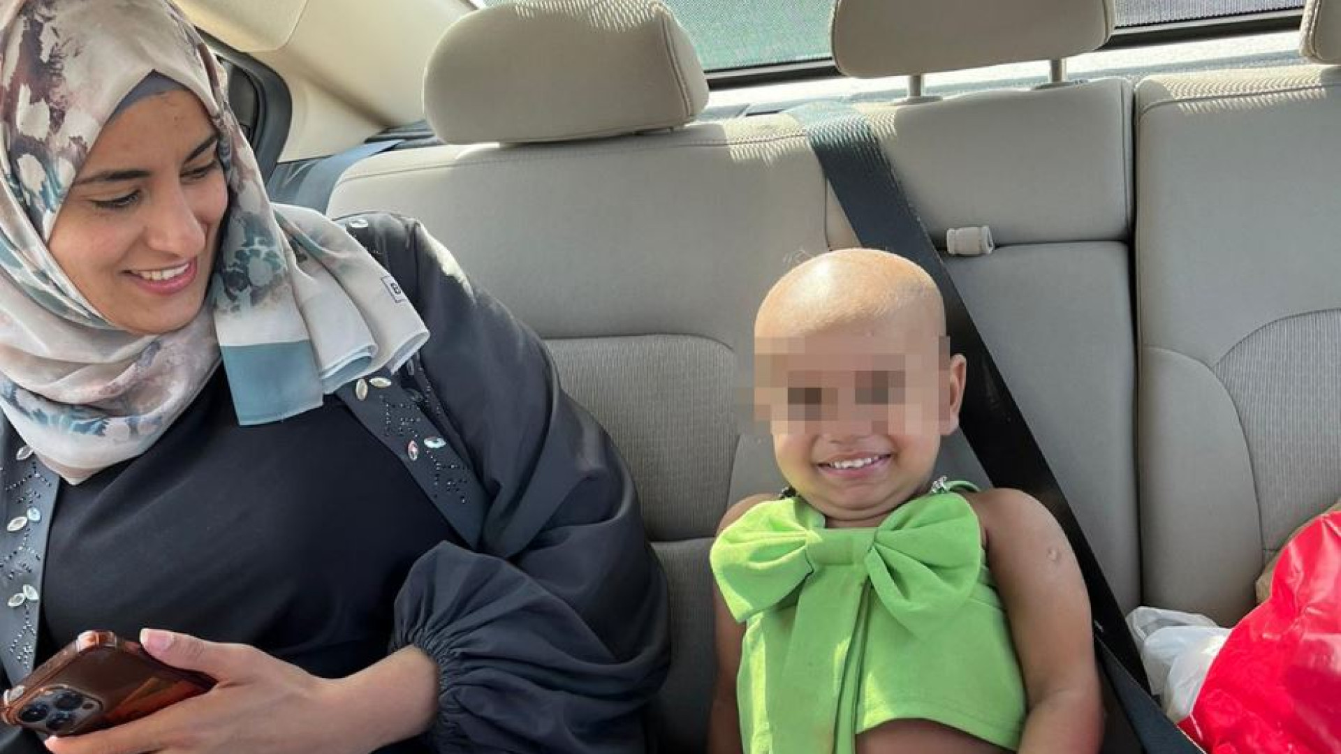 Immagine di Utzi e gli altri, gli autisti israeliani per i bimbi palestinesi malati