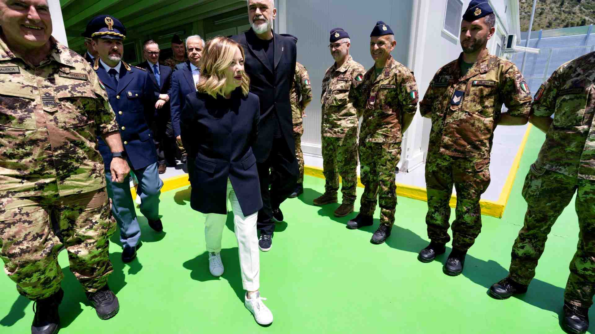 Immagine di Migranti in Albania, Meloni va dritta: oggi un decreto in Cdm