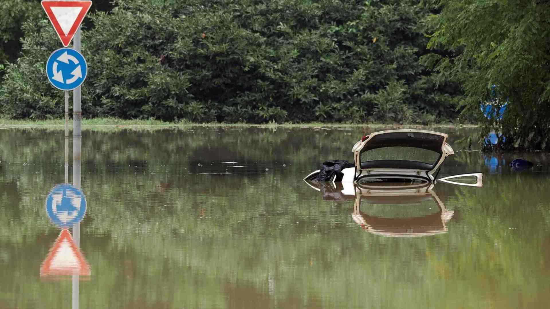 Immagine di Maltempo al nord, l'Emilia-Romagna ancora sott'acqua. Come salvarsi