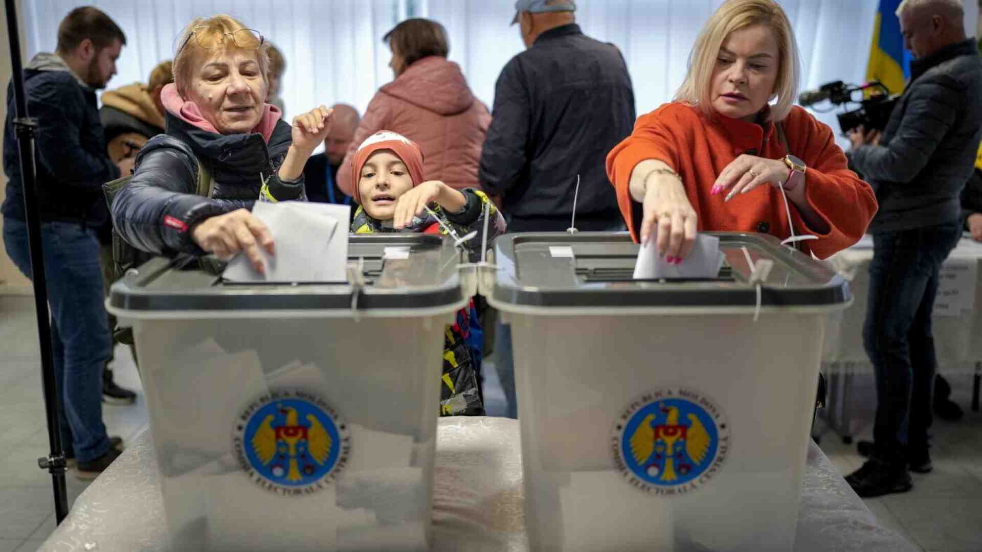 Immagine di In Moldavia vince Sandu e il Sì al referendum sull'Ue