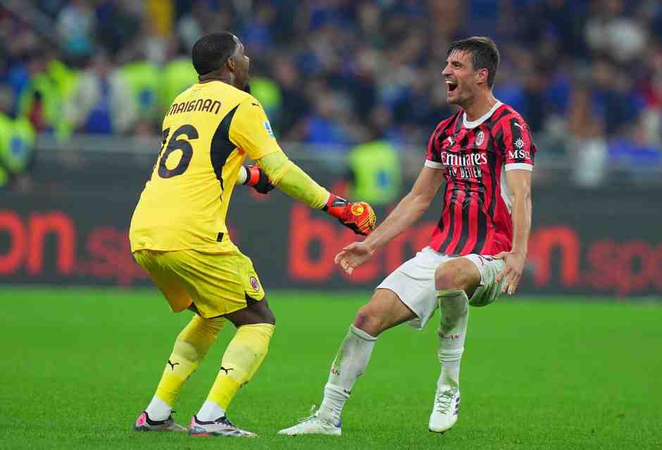 L'esultanza di Matteo Gabbia con Mike Maignan dopo la vittoria nel derby (foto LaPresse)<div>&nbsp;</div>