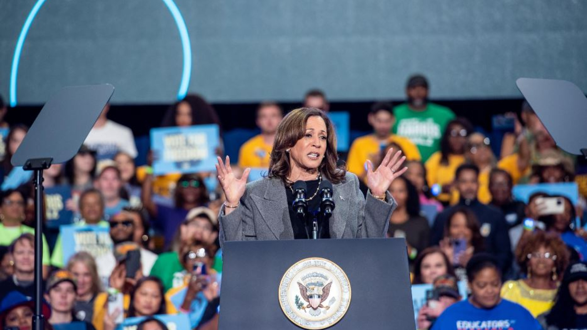 Immagine di Alla fine i latinos voteranno donna: «L'incubo deportazioni pesa molto»