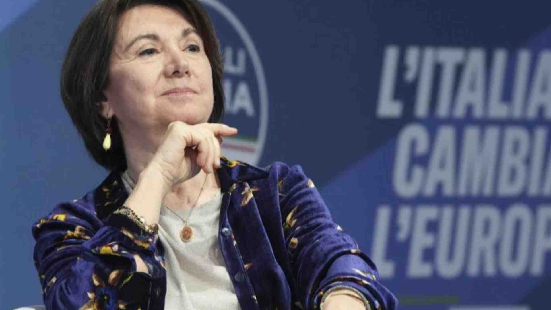 Immagine di Scontro tra Roccella e i medici sulle «denunce dei casi sospetti»