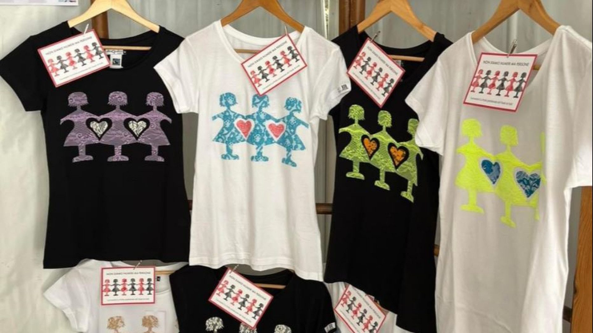 Immagine di Nasce il nuovo brand delle lavoratrici La Perla. Ore decisive per la vertenza