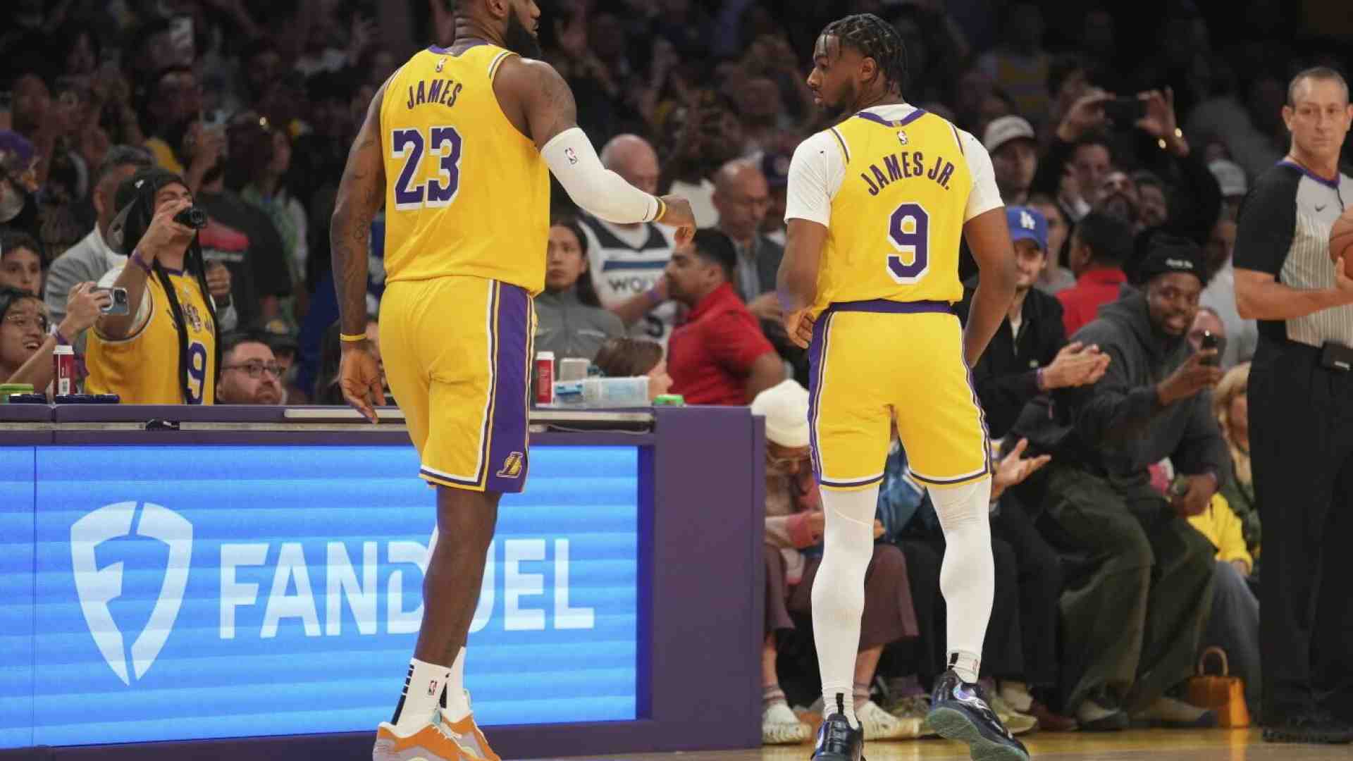Immagine di Il romanzo familiare di LeBron e Bronny James è approdato in Nba