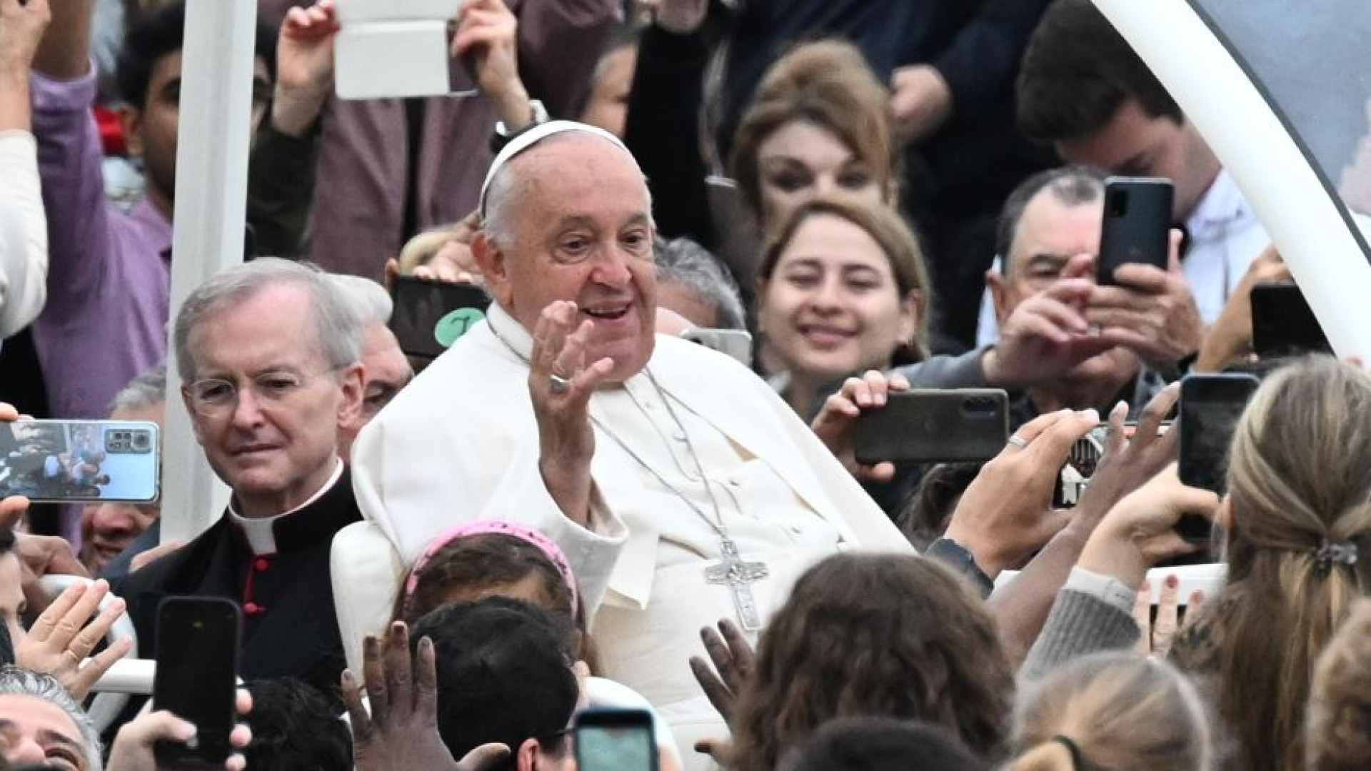 Immagine di Il Papa: basta guadagni con la morte. Preghiamo per la pace