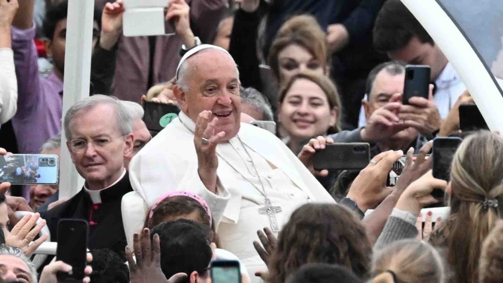 Immagine di Il Papa: basta guadagni con la morte. Preghiamo per la pace