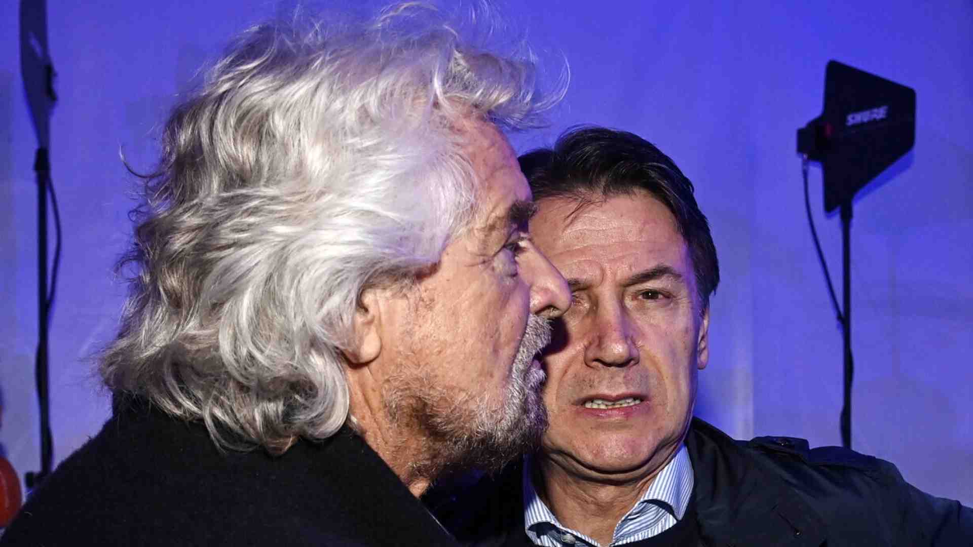 Immagine di Conte taglia i ponti con Grillo: non rinnova il contratto da 300 mila euro con il M5s