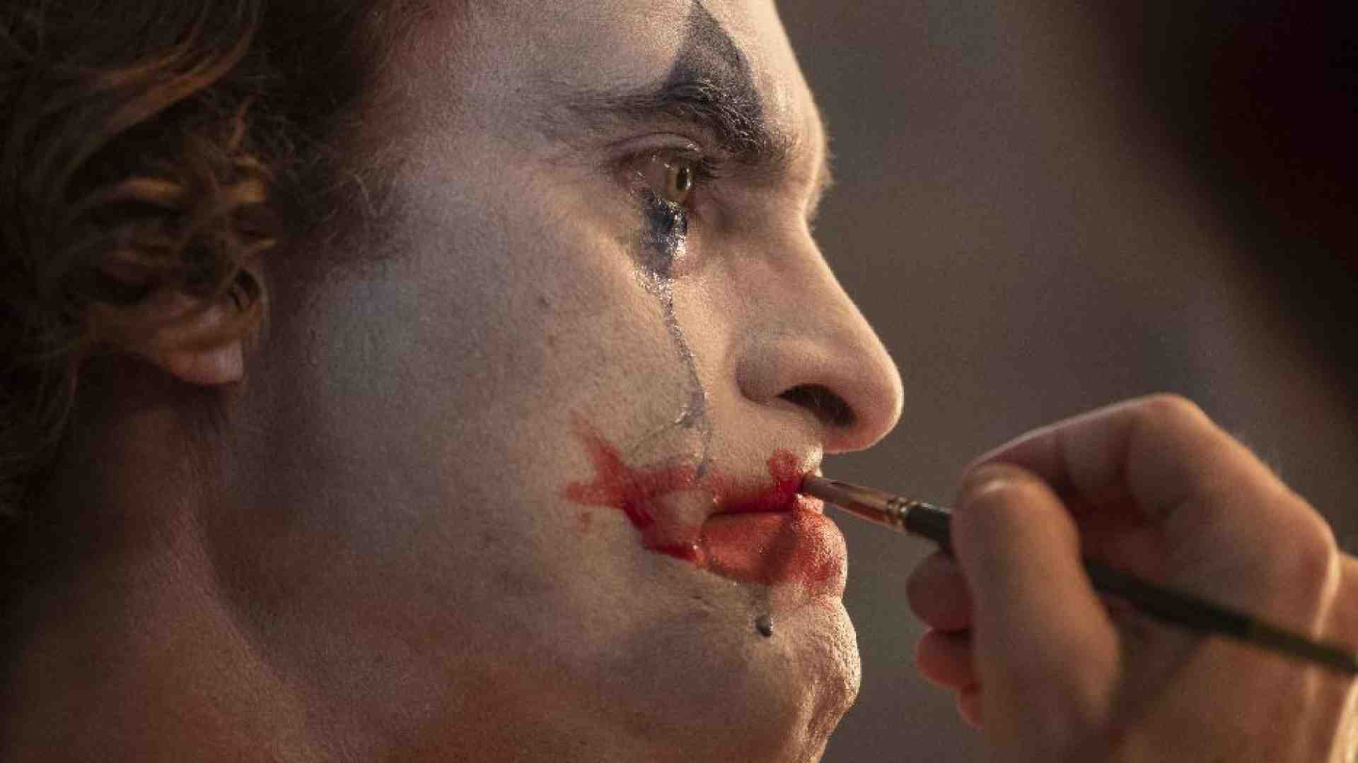 Immagine di Con uno sguardo di donna a Joker cade la maschera
