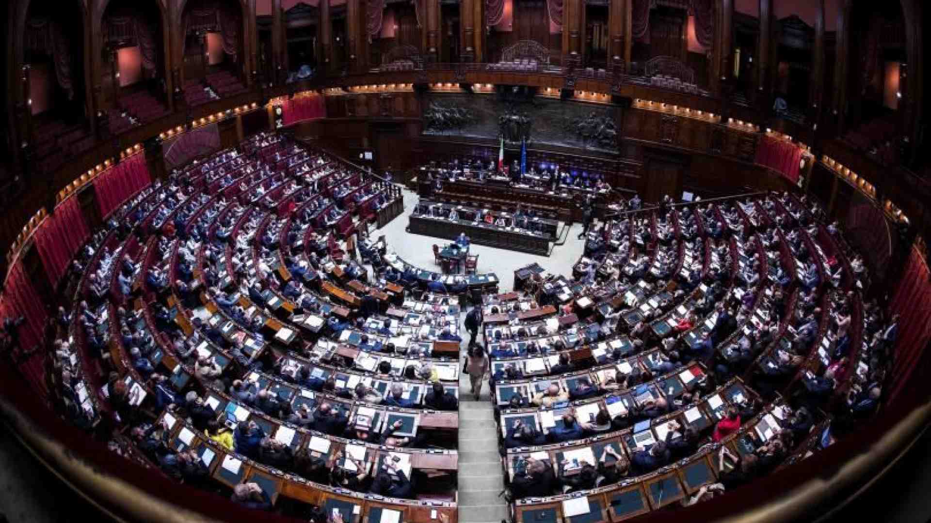 Immagine di Salta il taglio del canone Rai. Arriva norma stoppa-processi