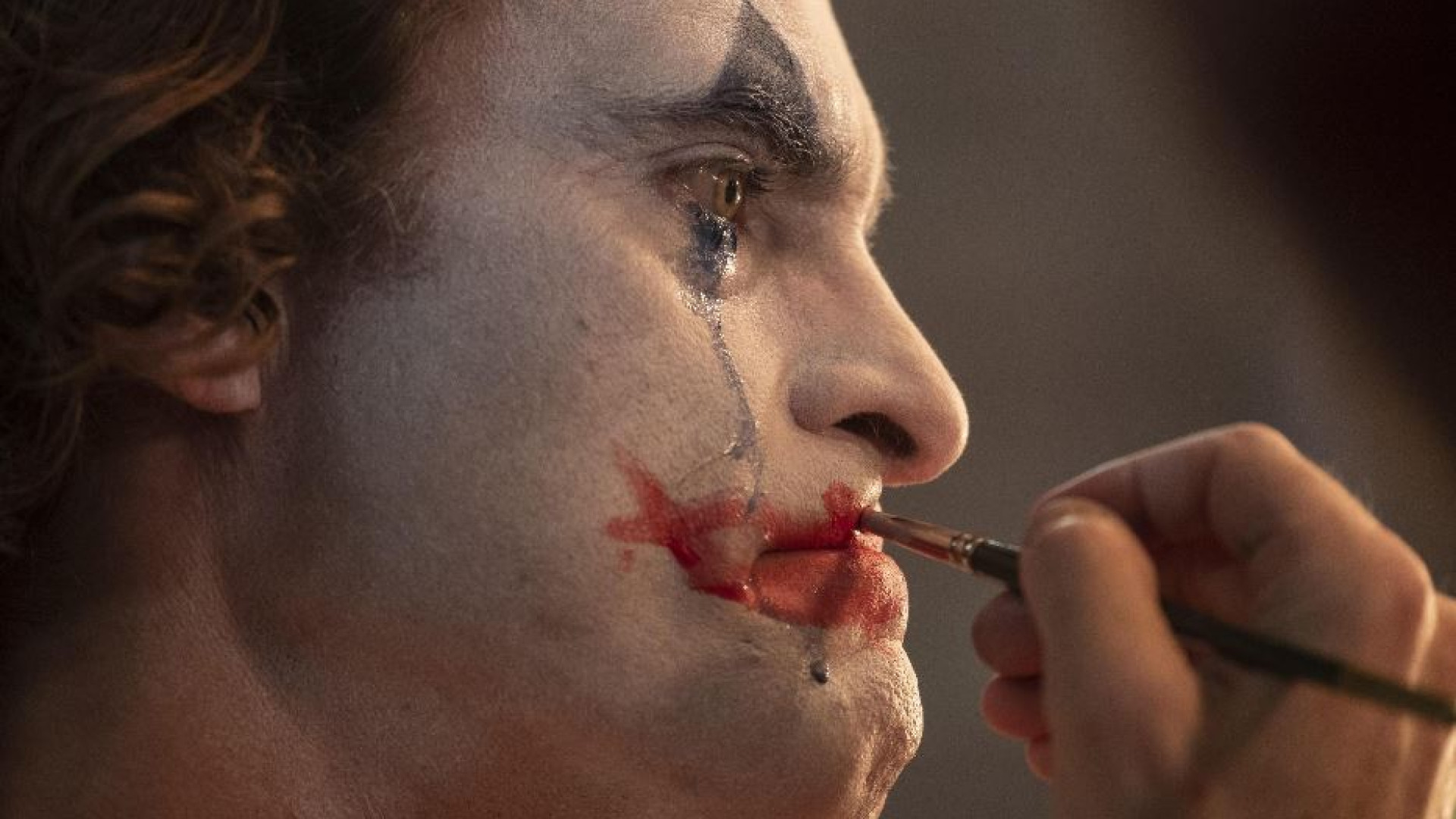 Immagine di Con uno sguardo di donna a Joker cade la maschera