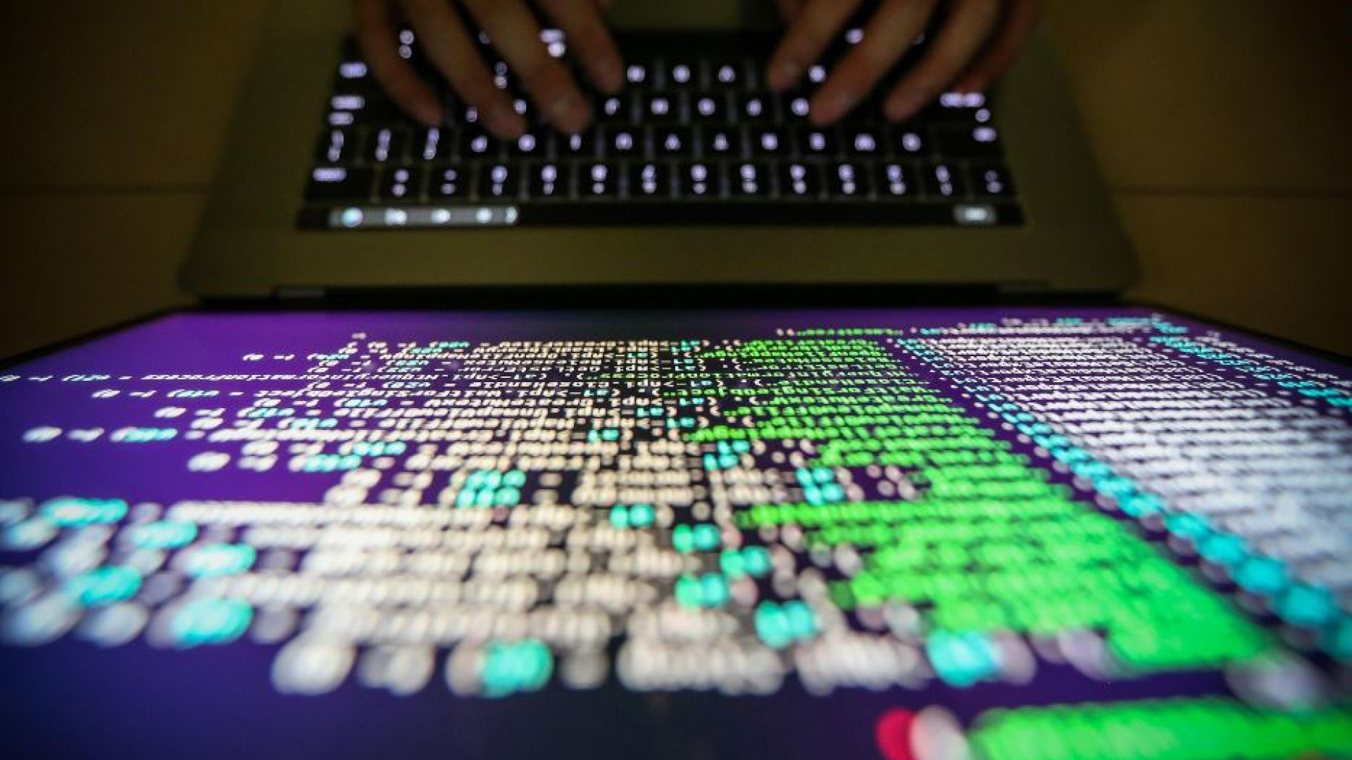 Immagine di Segreti, affari, indagati eccellenti: tutto sul furto dalle banche dati