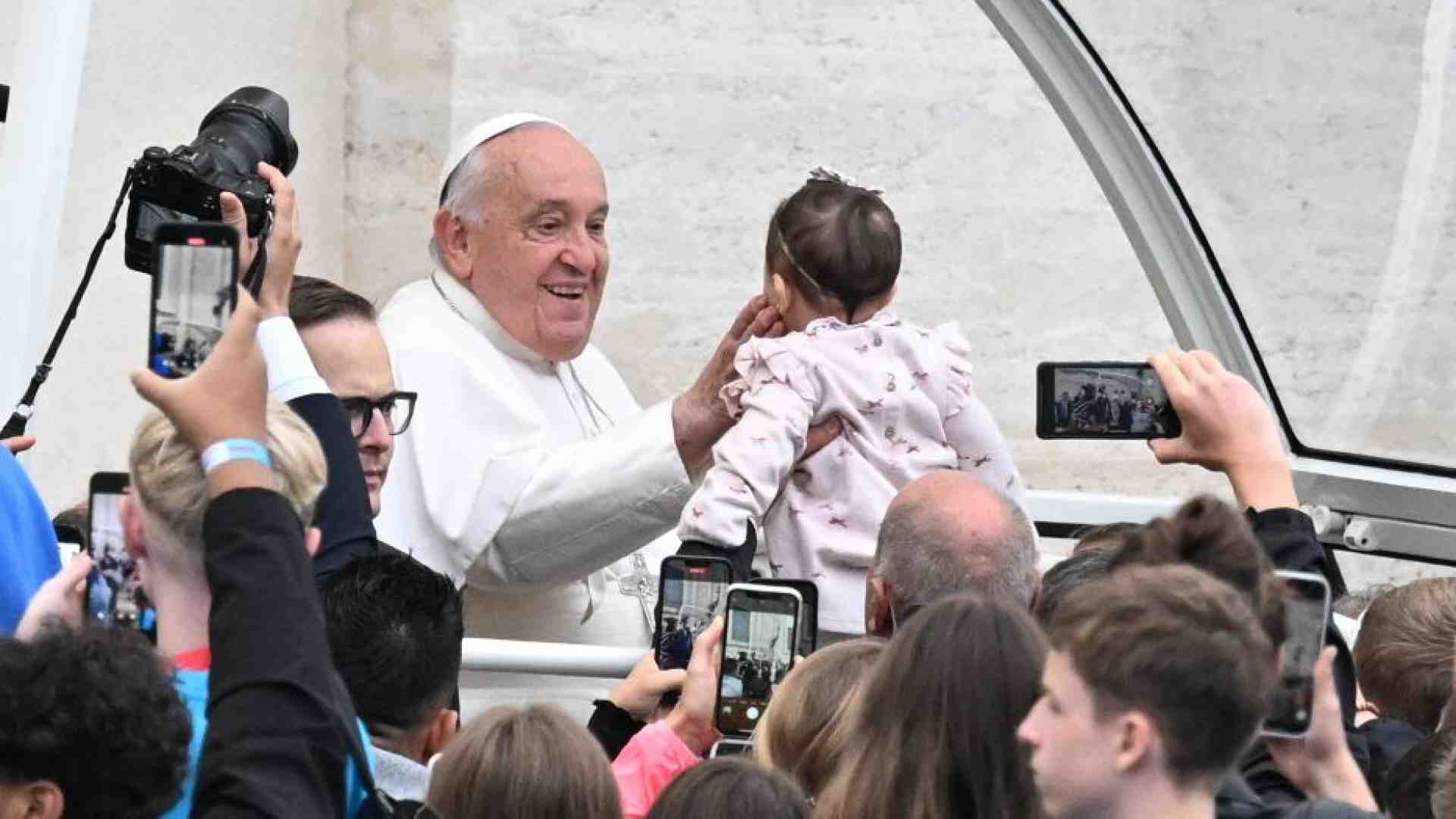 Immagine di Alla sorgente della pace. La missione della Chiesa “questione d'amore”