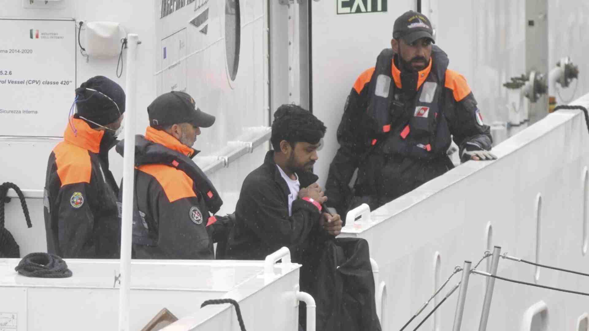 Immagine di Sui migranti non c’è una terza via fra il modello Meloni e quello Saviano-Cei