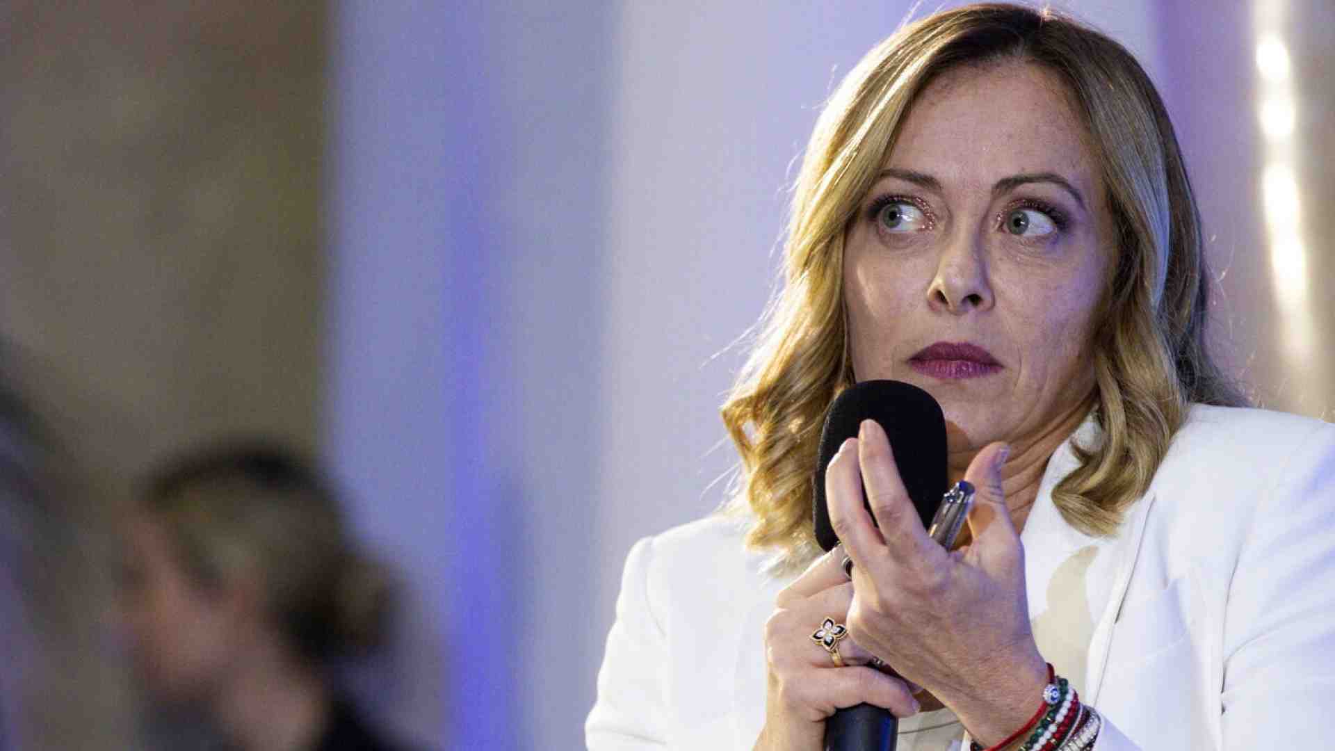 Immagine di Meloni a due velocità. Cosa rischia il governo con il passo del gambero