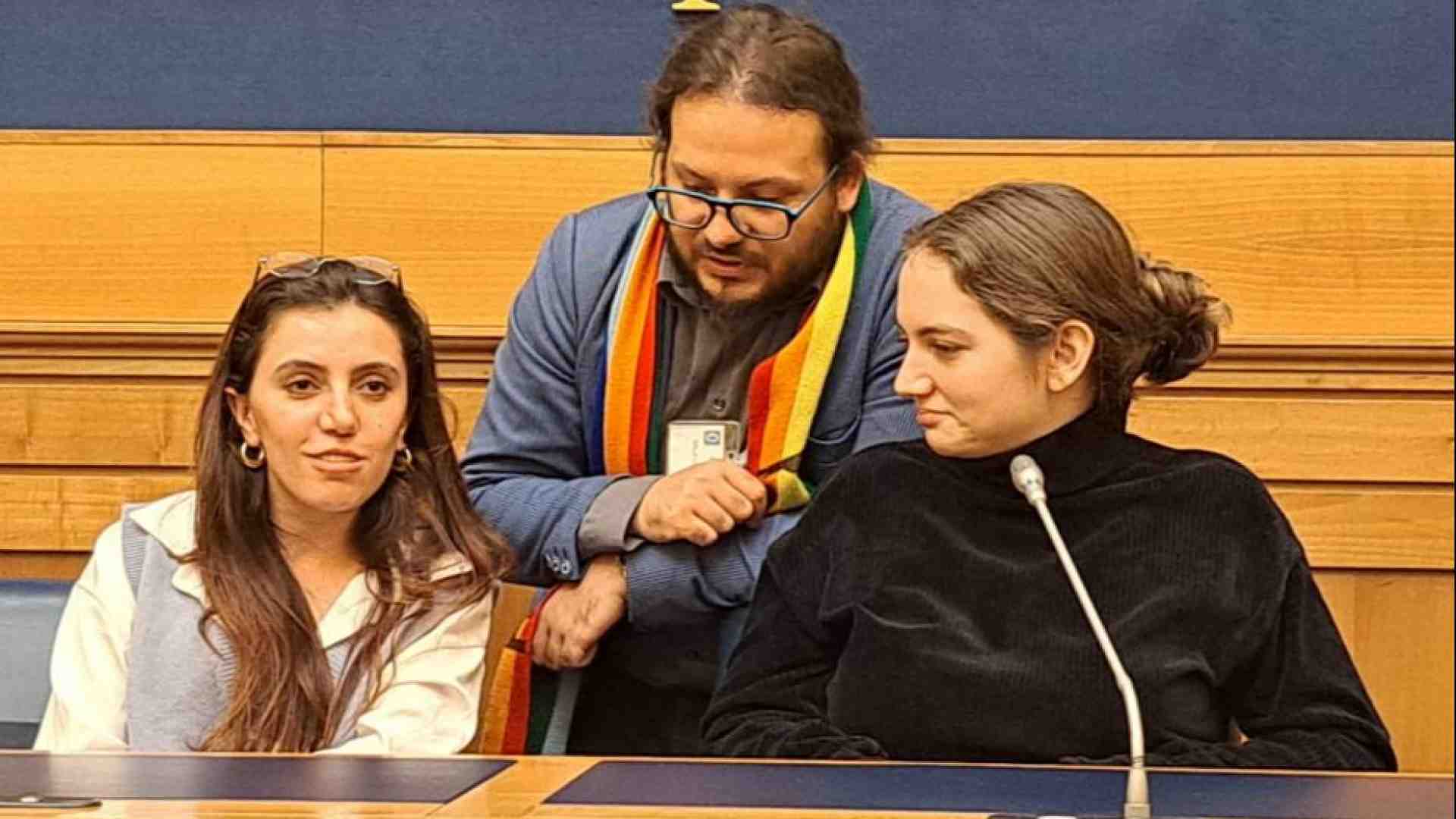 Immagine di Due ragazzi israeliani e due palestinesi parlano di pace in giro per l'Italia