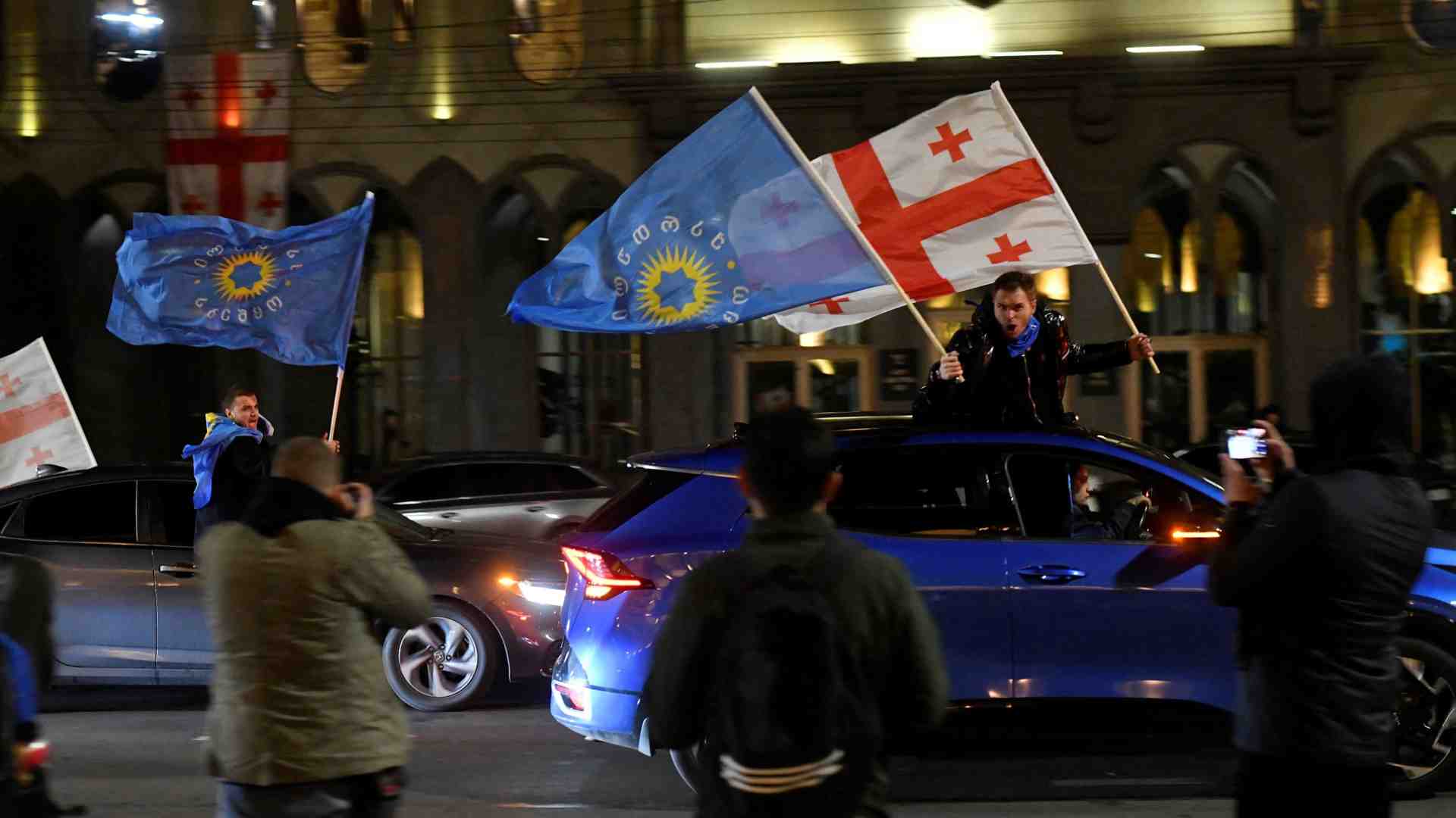 Immagine di Partito di governo in vantaggio (53%). L'opposizione: risultati «falsificati»