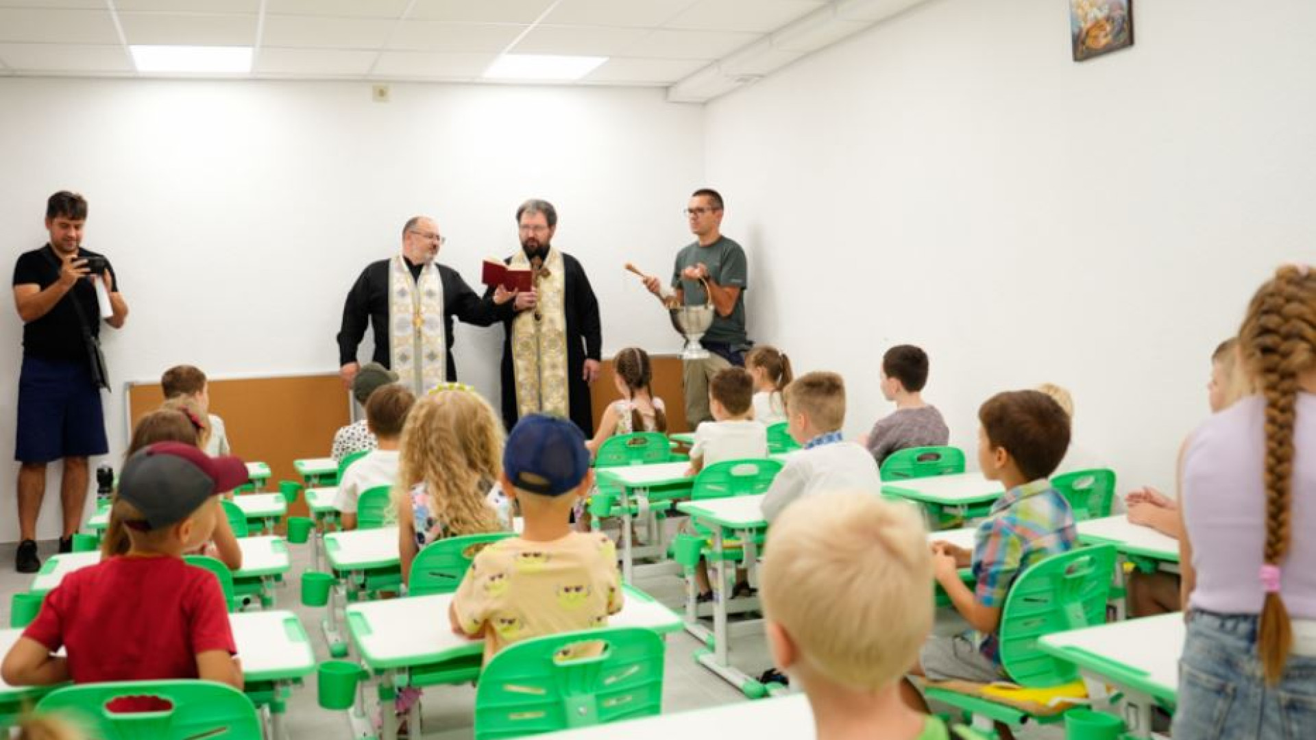 Immagine di «Io vescovo e la scuola interrata sotto la chiesa che dà speranza ai bambini»