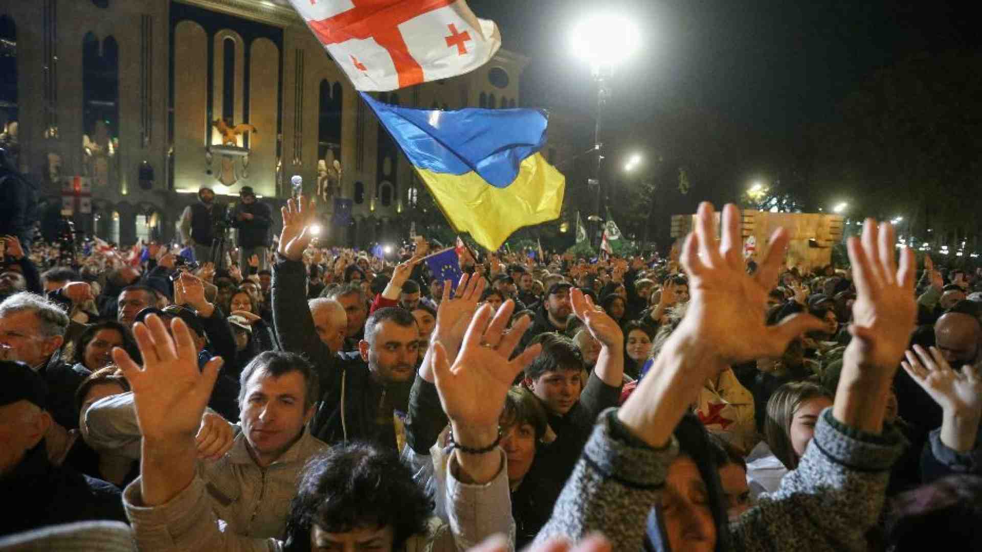 Immagine di Le elezioni contestate, le proteste di piazza, Orban: cosa succede in Georgia