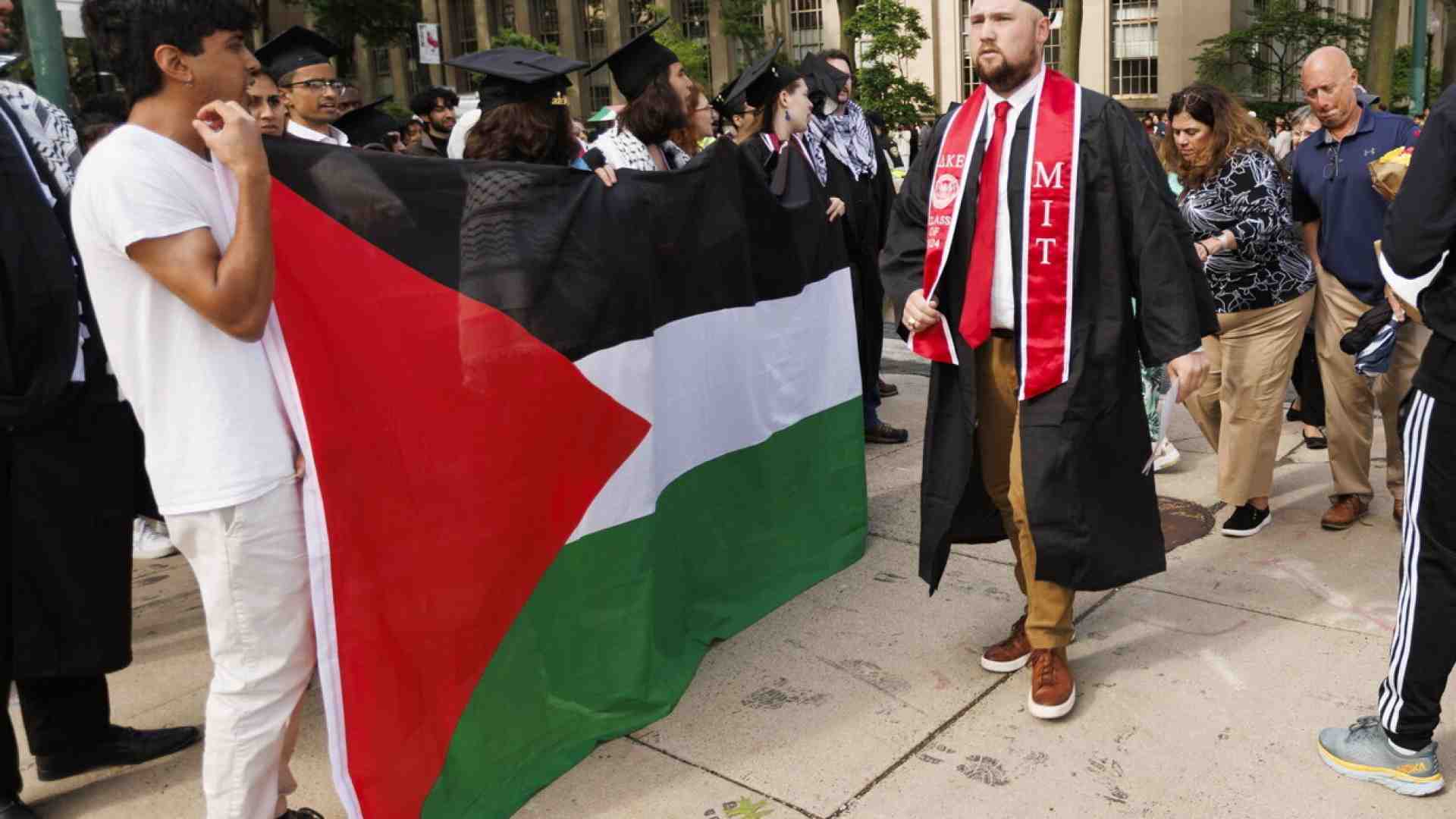 Immagine di Vedove e utili idioti. Gli amici di Hamas e Hezbollah in occidente