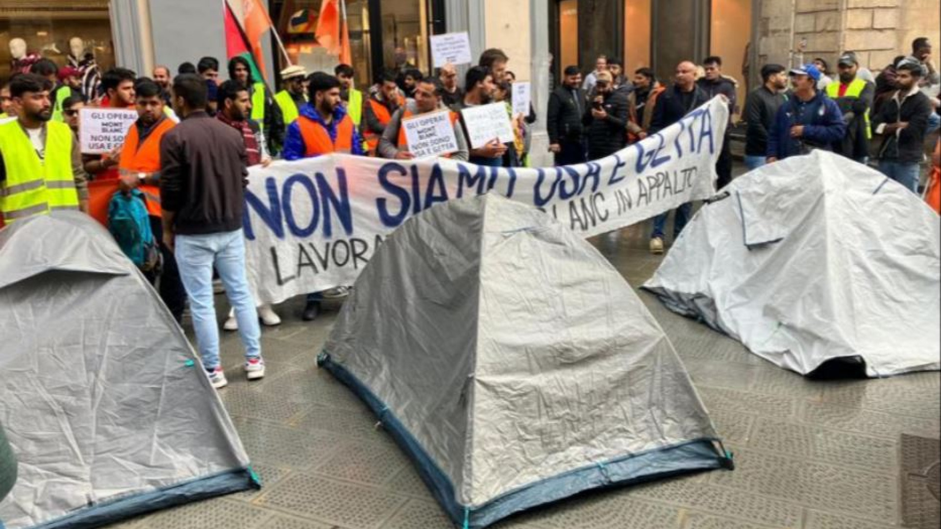 Immagine di Operai prima sfruttati e poi licenziati, il caso delle borse Montblanc