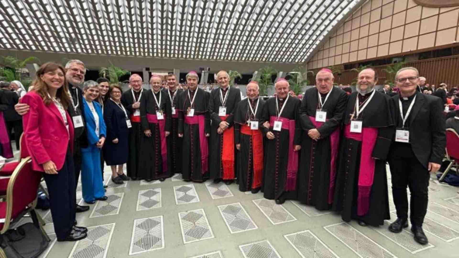 Immagine di «Dal Sinodo di carta al Sinodo di carne». Brambilla: Chiesa fraterna e multiforme