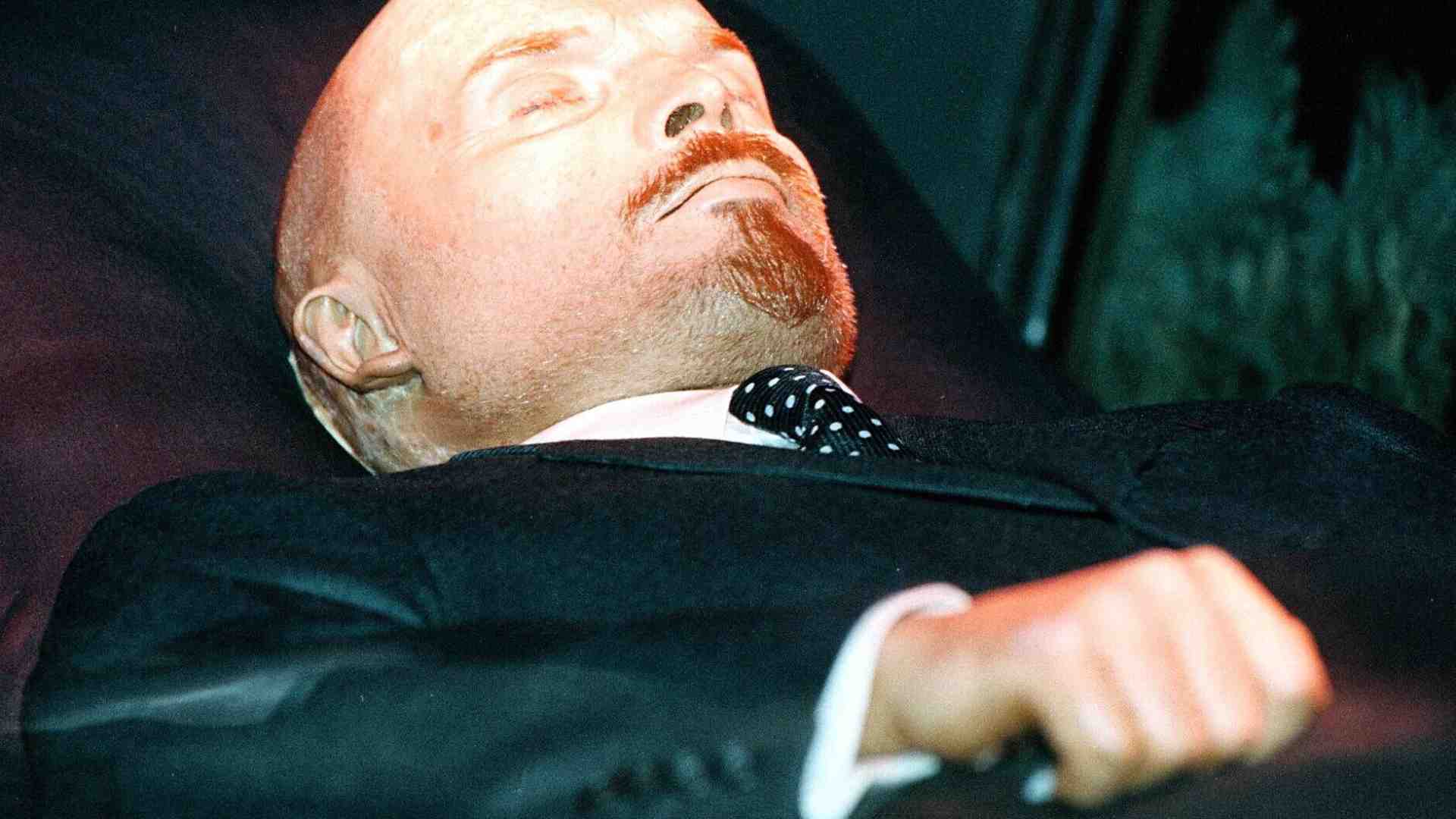 Immagine di Il romanzo su Lenin di Ezio Mauro da far leggere a Putin e Musk (ammanettati)