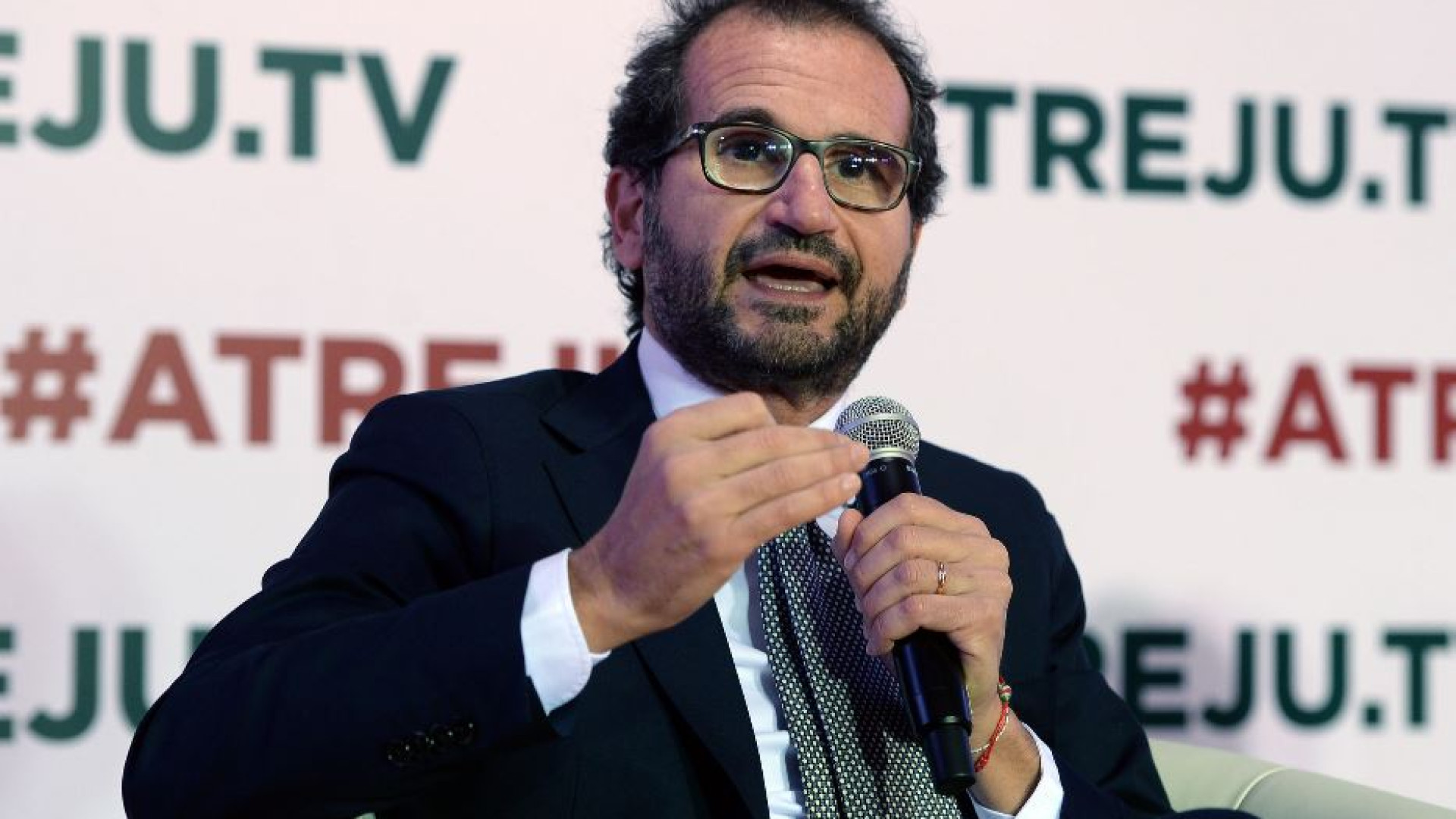 Immagine di Lo spot, la clinica privata: cosa succede col sottosegretario Gemmato