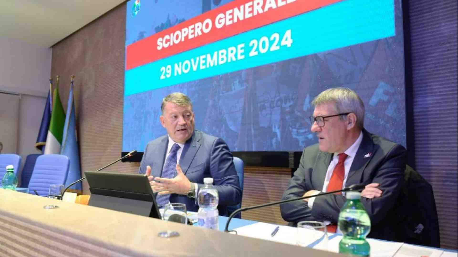 Immagine di Cgil e Uil allo sciopero generale contro la manovra, ma è lite con la Cisl