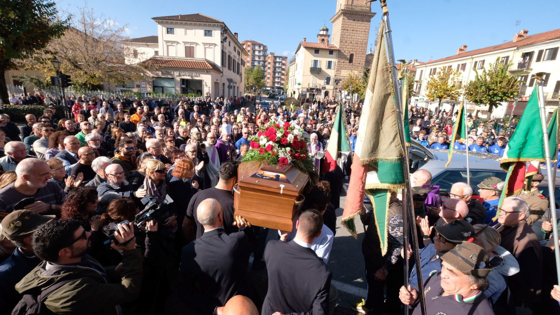 Immagine di Lacrime e abbracci per Matilde Lorenzi. La sorella: «Buona discesa libera»