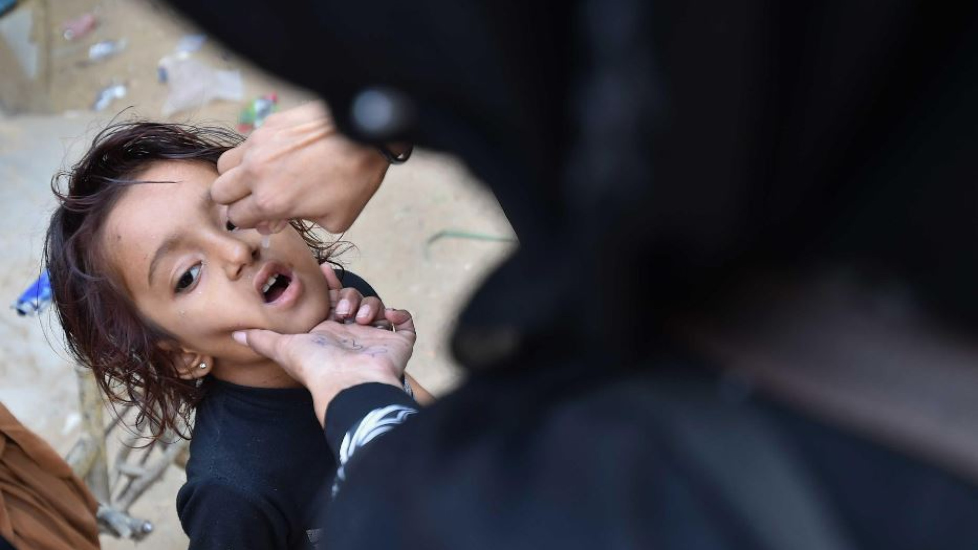 Immagine di Bomba contro i vaccinatori anti polio, morti anche cinque bambini