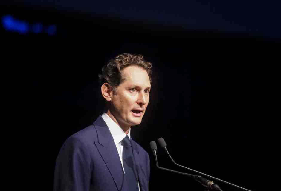 La voce di John Elkann: "Stupito dall'aggressività di Meloni. Stellantis non è un partito"