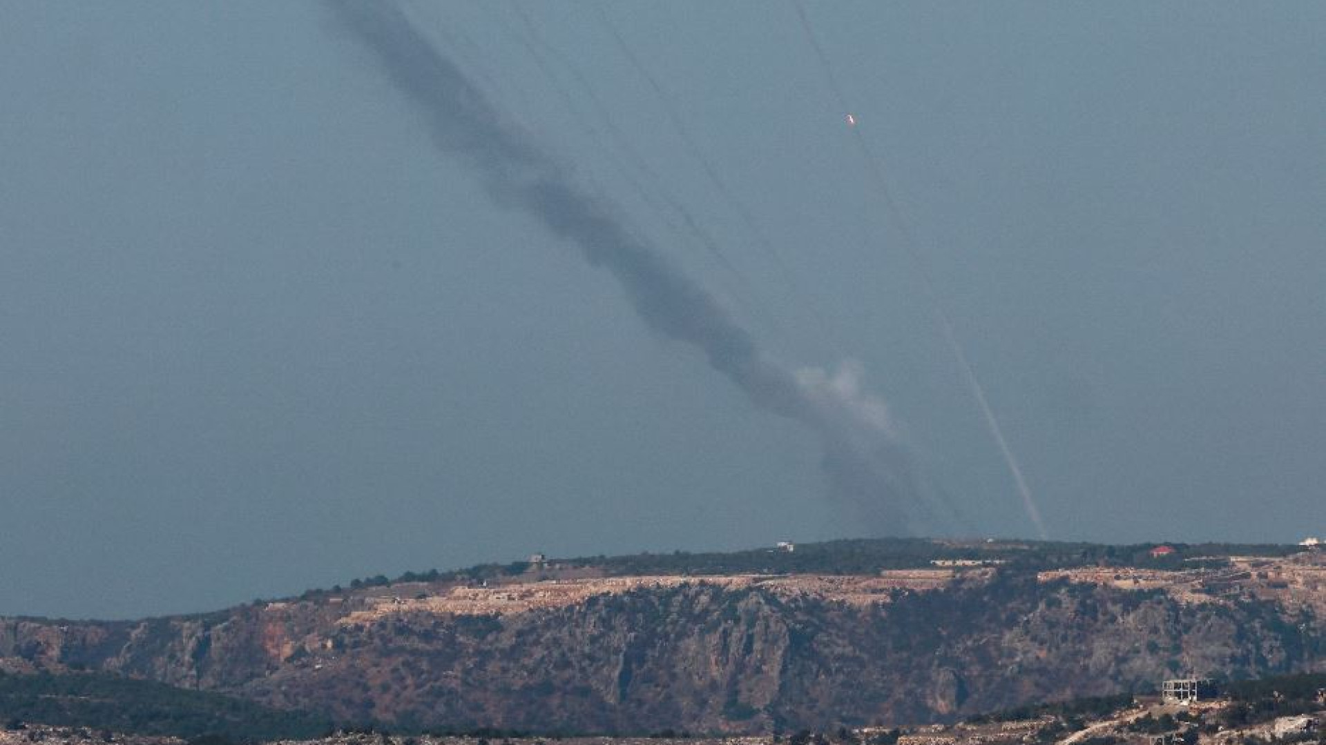 Immagine di Hezbollah ha lanciato razzi dal Libano nel centro di Israele