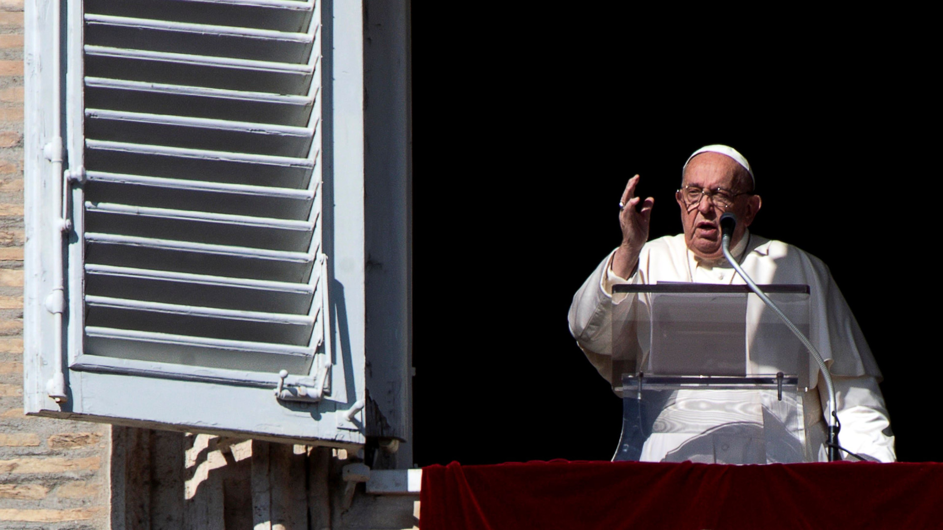 Immagine di Il Papa: «Amare Dio e i fratelli. Ripudiare la guerra»