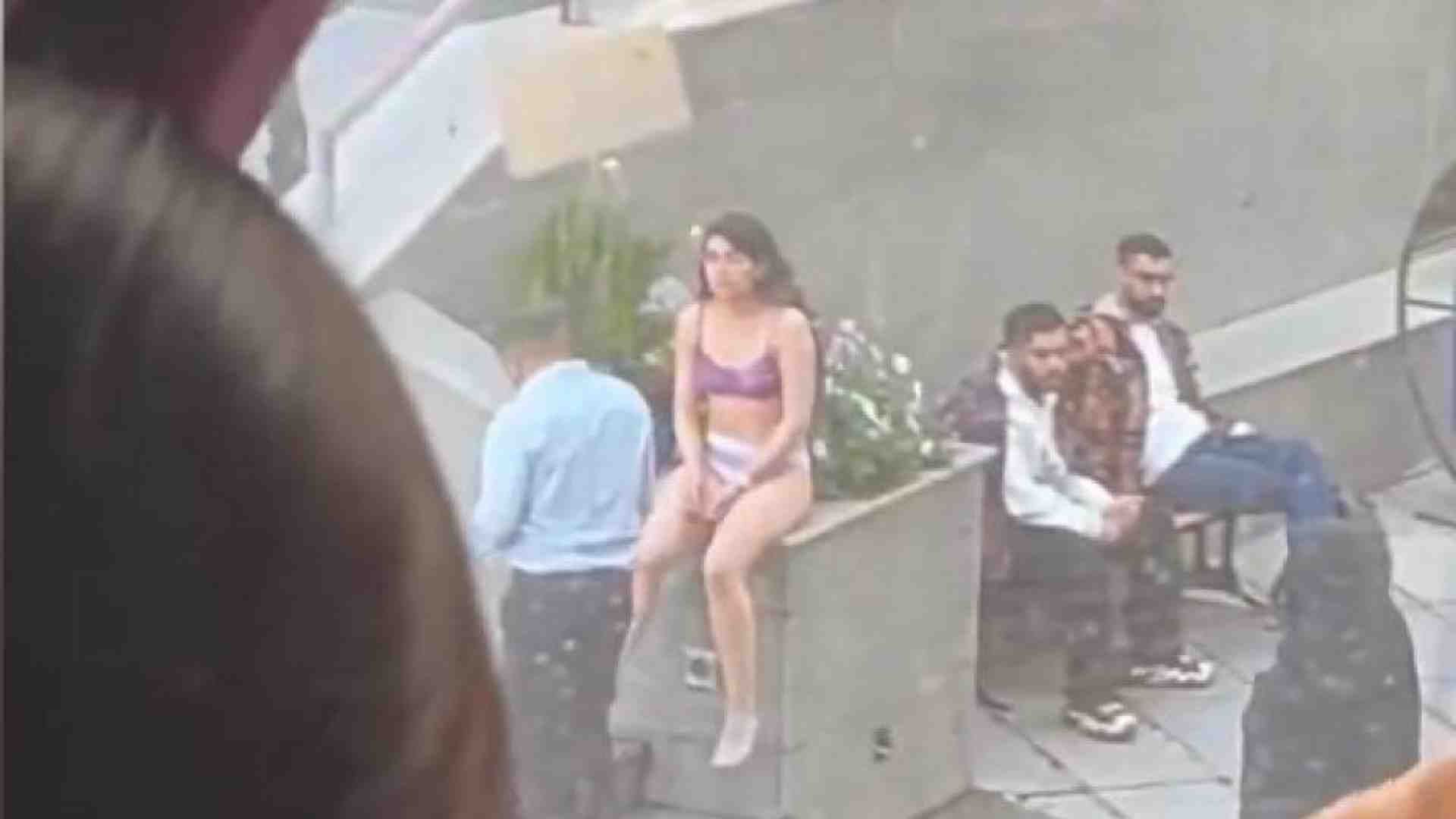 Immagine di Senza abiti per protesta a Teheran: dov'è finita la studentessa-coraggio?