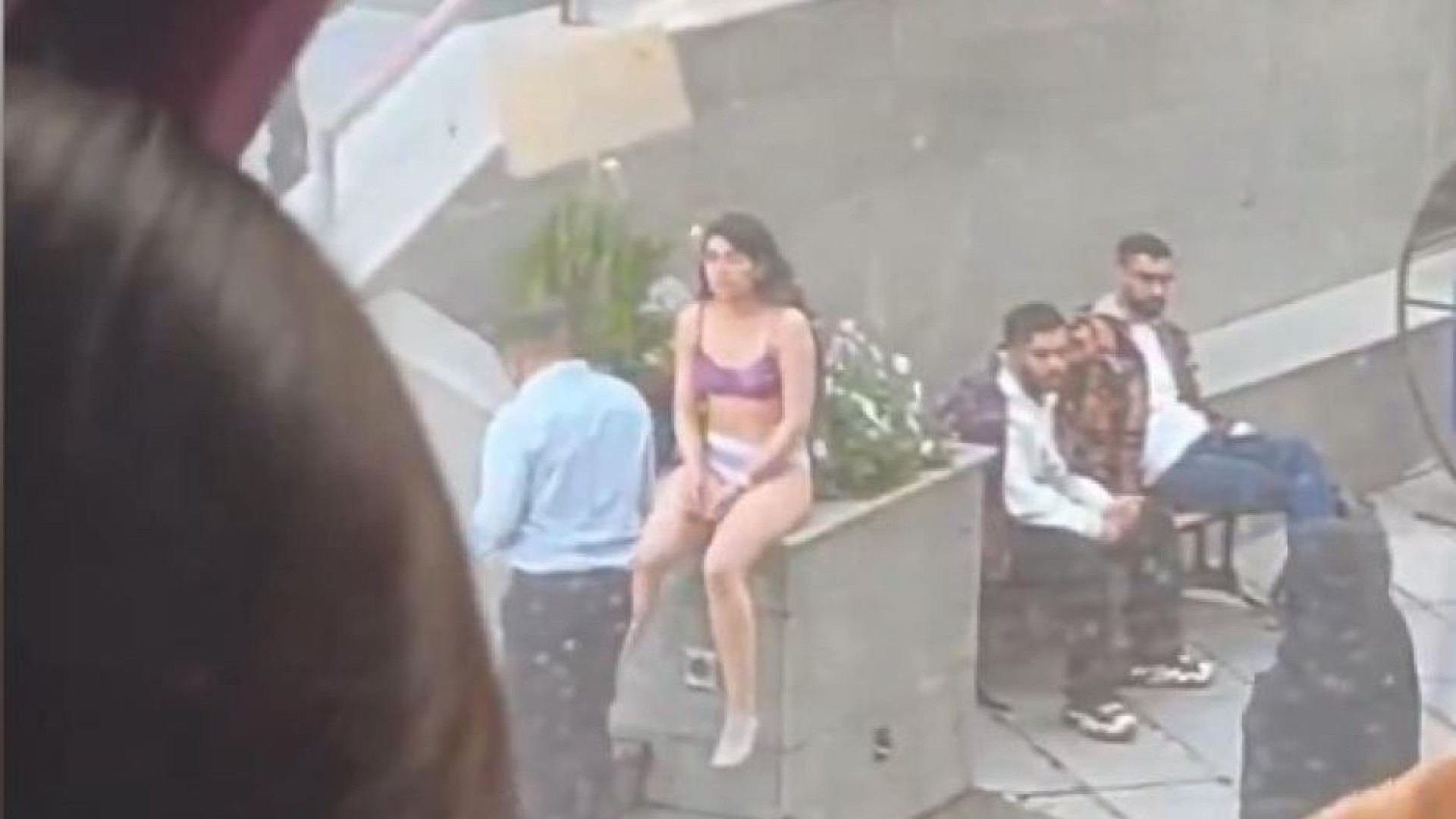 Immagine di Senza abiti per protesta a Teheran: dov'è finita la studentessa-coraggio?