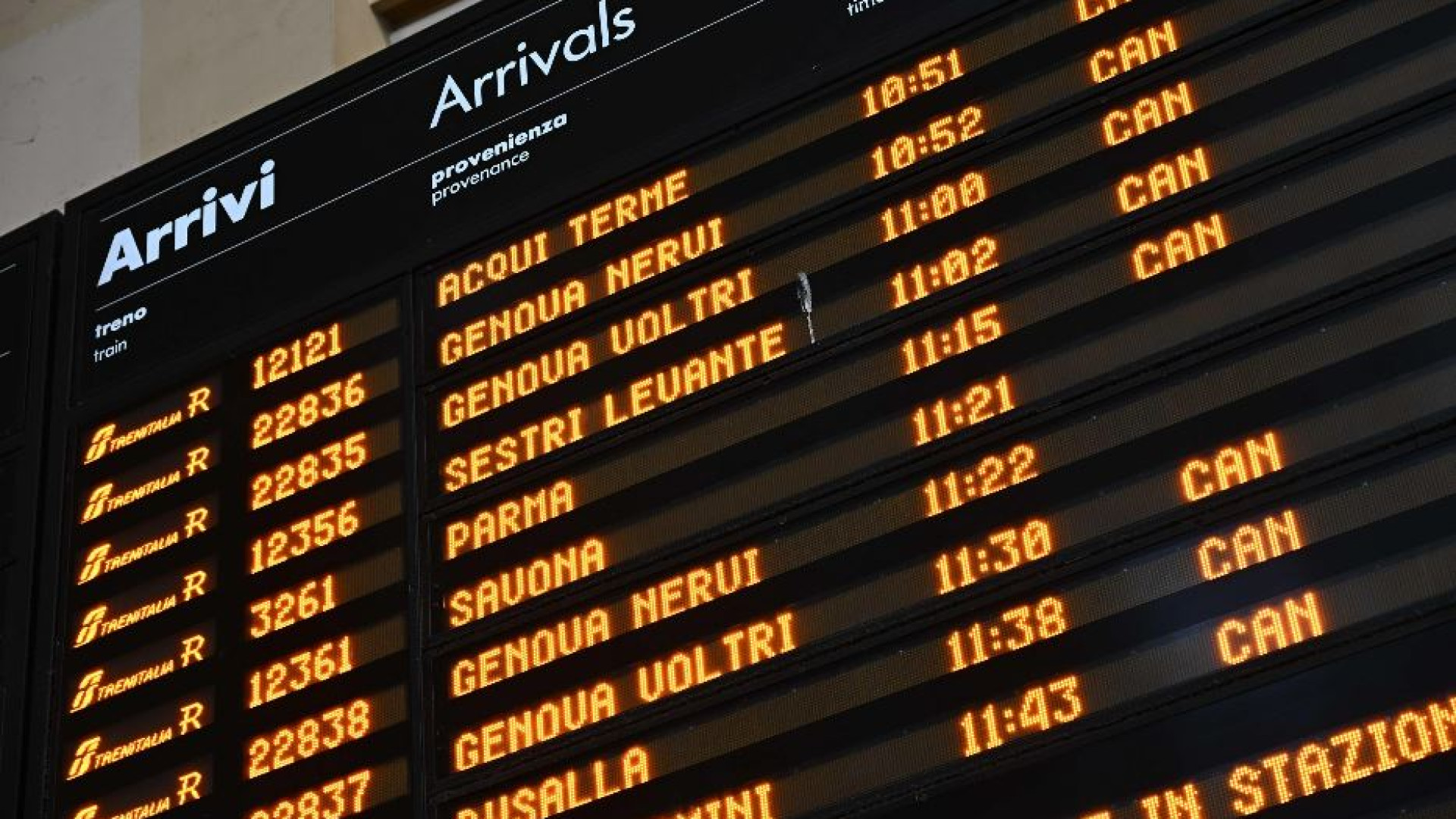 Immagine di Il biglietto, il capotreno accoltellato, lo sciopero: cosa è successo a Genova