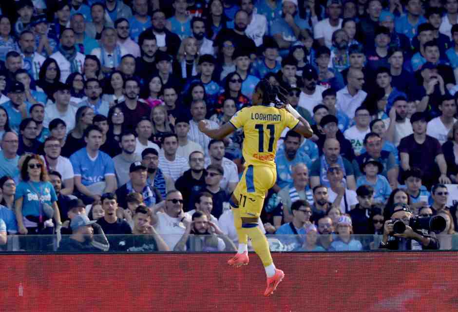 L'esultanza di Ademola Lookman dopo aver segnato contro il Napoli (foto LaPresse)