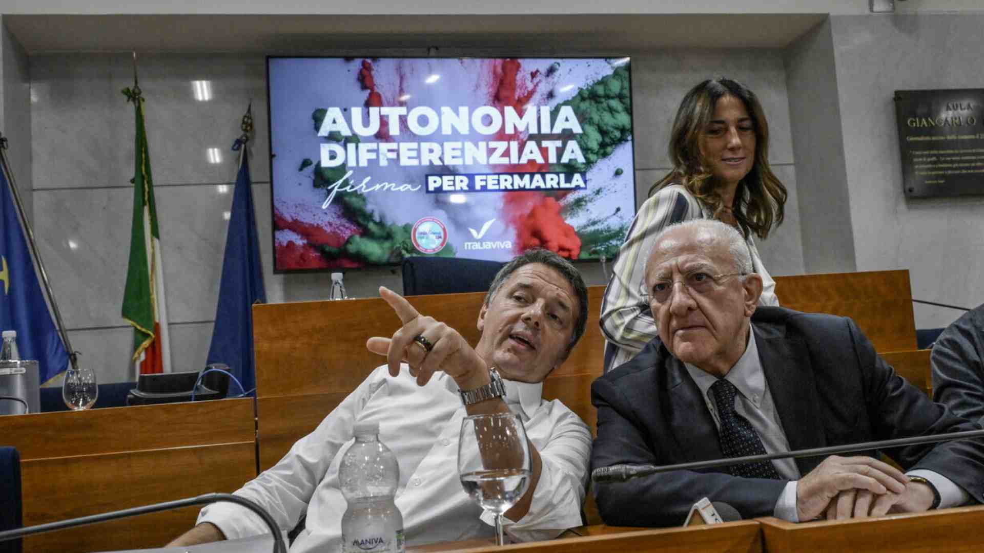 Immagine di L'incanto con Schlein è finito. I calcoli di Renzi che punta su De Luca per federare i moderati