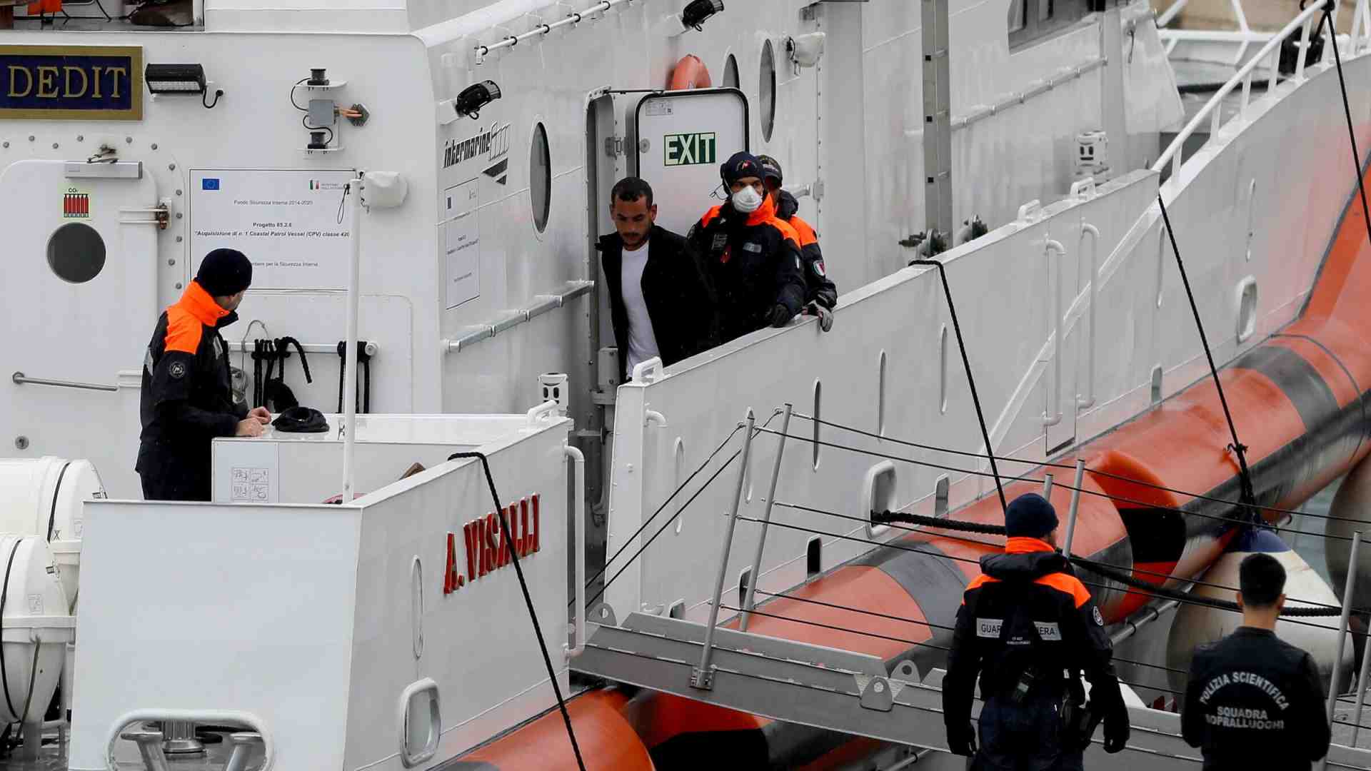 Immagine di Gestire l’immigrazione è compito del Parlamento, non dei tribunali