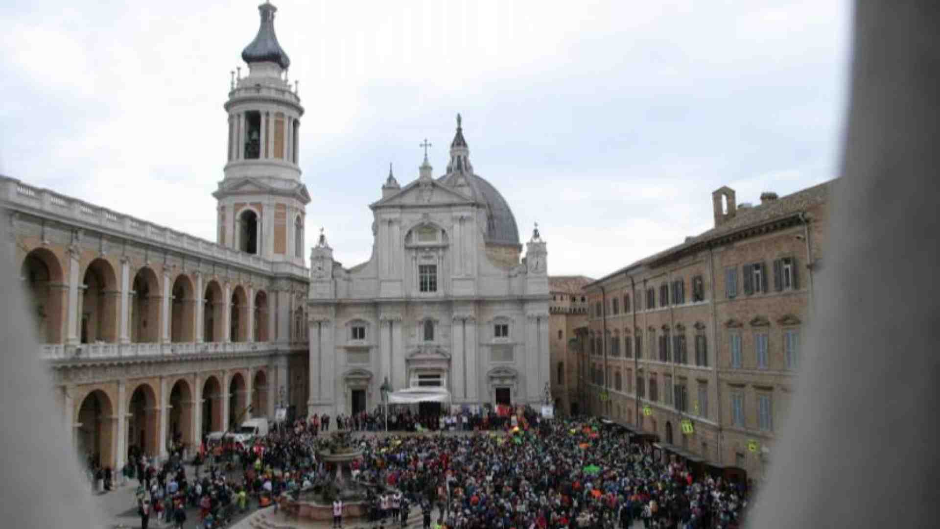 Immagine di I migranti stranieri pellegrini alla Santa Casa: camminiamo insieme verso Dio