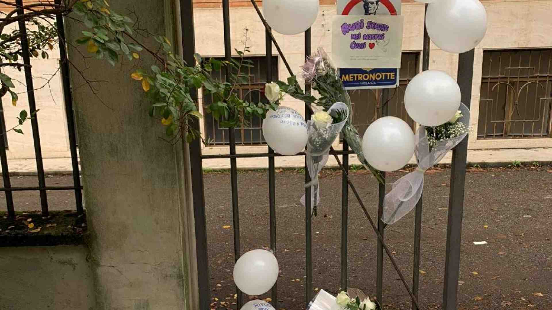 Immagine di Piacenza piange la piccola Aurora. Il vescovo: «Adulti, crescete»