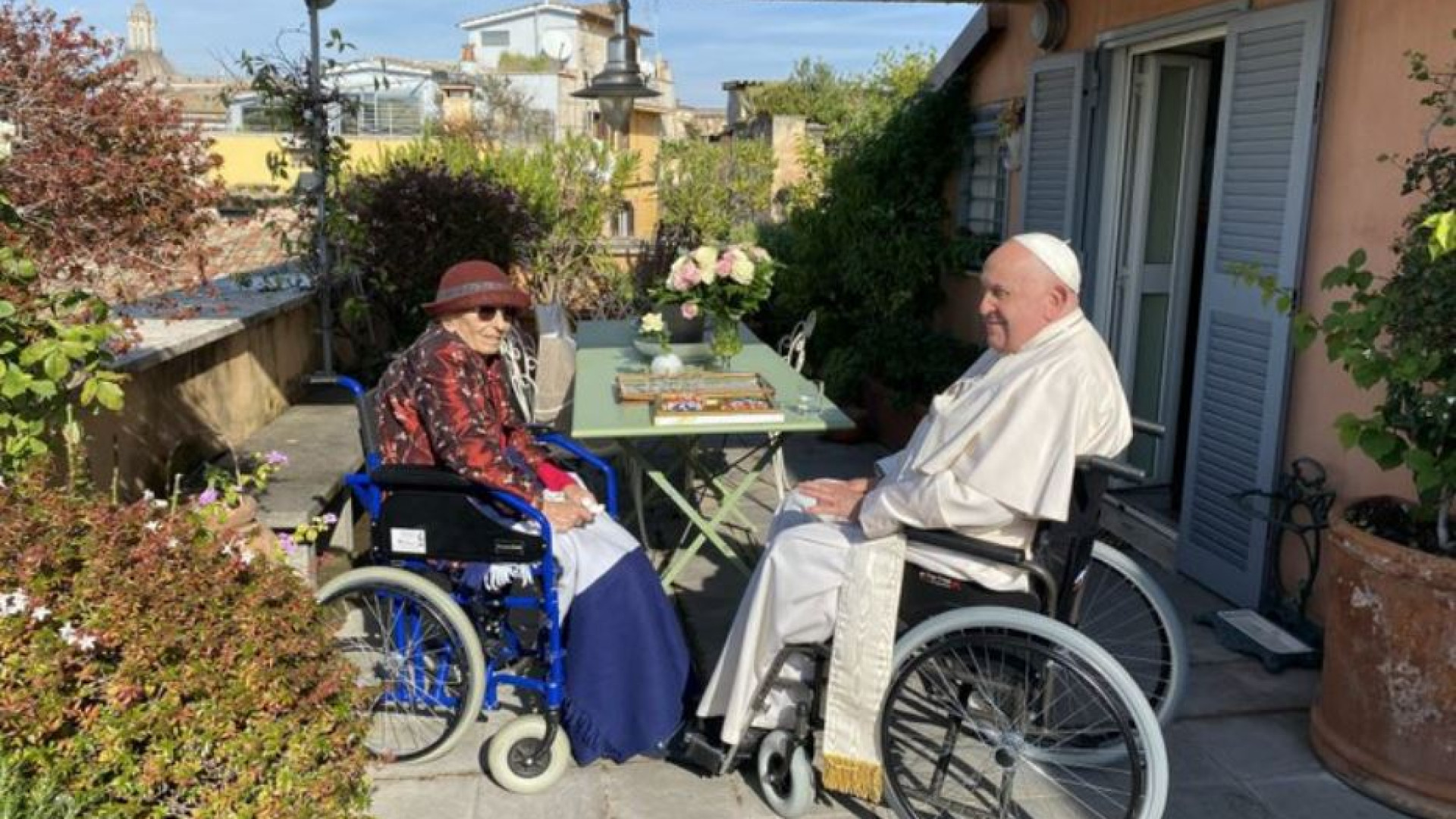 Immagine di Il Papa è andato a trovare Emma Bonino: «Sorpresa enorme»
