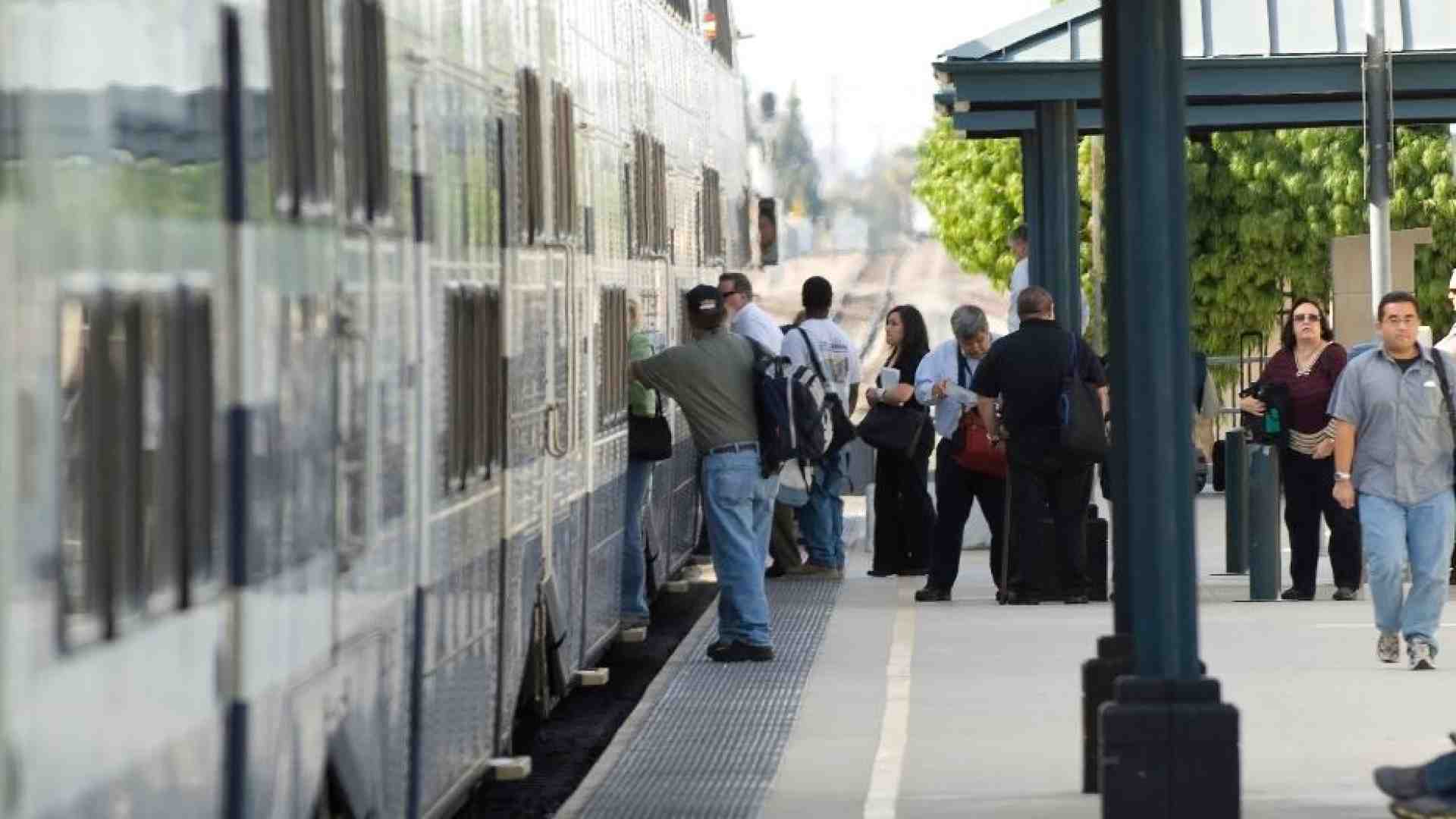 Immagine di Sul treno che attraversa l'America i pendolari hanno deciso: vincerà...